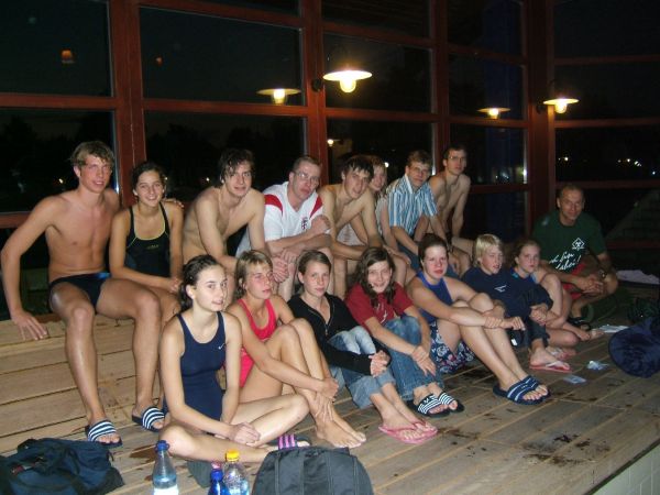 Die komplette Mannschaft:
oben von links: Sören, Katharina, Thomas, Klaus, Chrstioph, Julia, Paul, Stephan
unten v. l.: Marie-Luise, Ann-Katrin, Anna, Merle, Maren, Isabell, Ann-Kristin, Dieter
