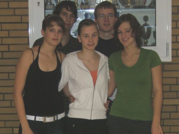 Die Kreismeister vom Samstag
Steffi (200B), Lars (1500F), Marie-Luise (200L), Stephan (200B, 200L, 800F) und Kathy (800F) (v.l.)
